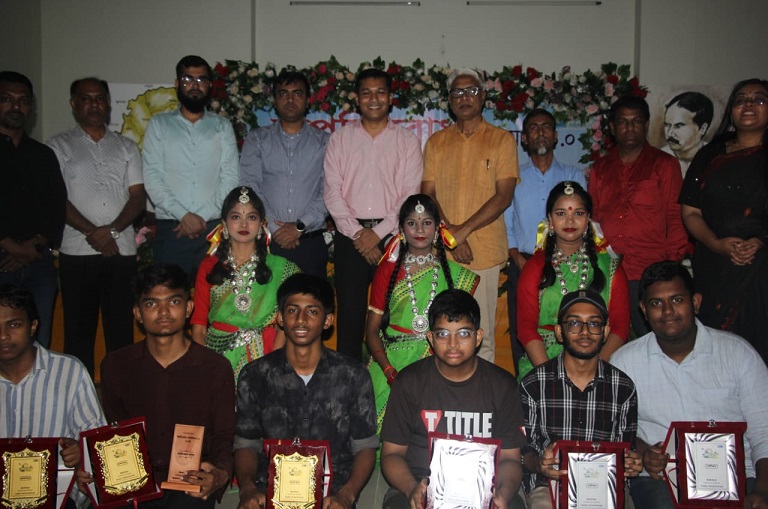 চাটমোহরে বিতর্ক প্রতিযোগিতা অনুষ্ঠিত